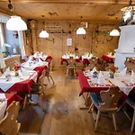Crusch Alba Sta Maria Hotel 3*