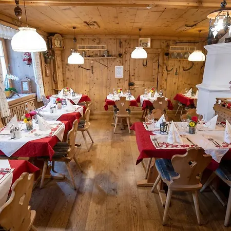 Crusch Alba Sta Maria Hotel 3*