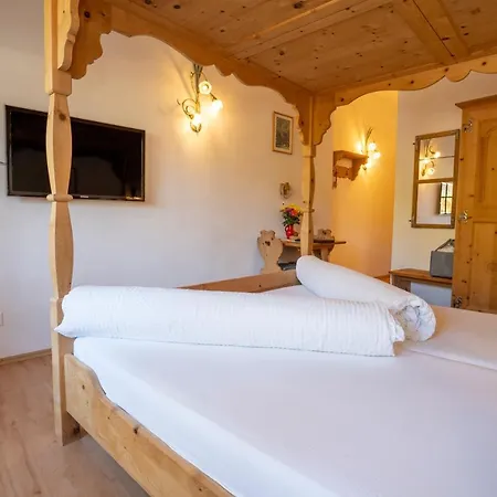 Crusch Alba Sta Maria Hotel 3*