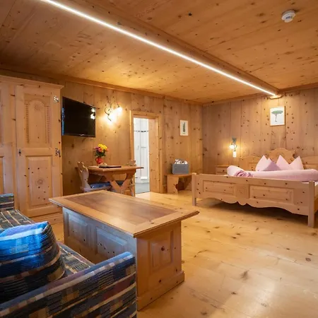 Otel Crusch Alba Sta Maria