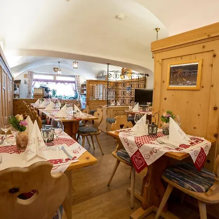 Crusch Alba Sta Maria Hotel 3*