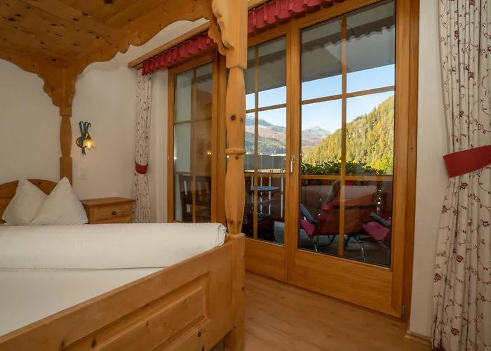 Crusch Alba Sta Maria Hotel 3*