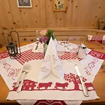 Crusch Alba Sta Maria מלון