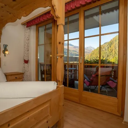 Crusch Alba Sta Maria מלון 3*