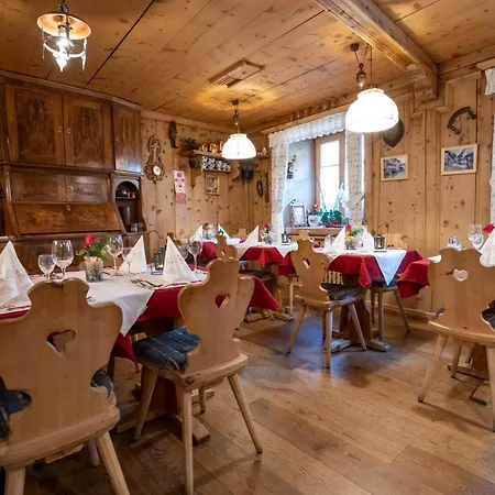 מלון Crusch Alba Sta Maria 3*
