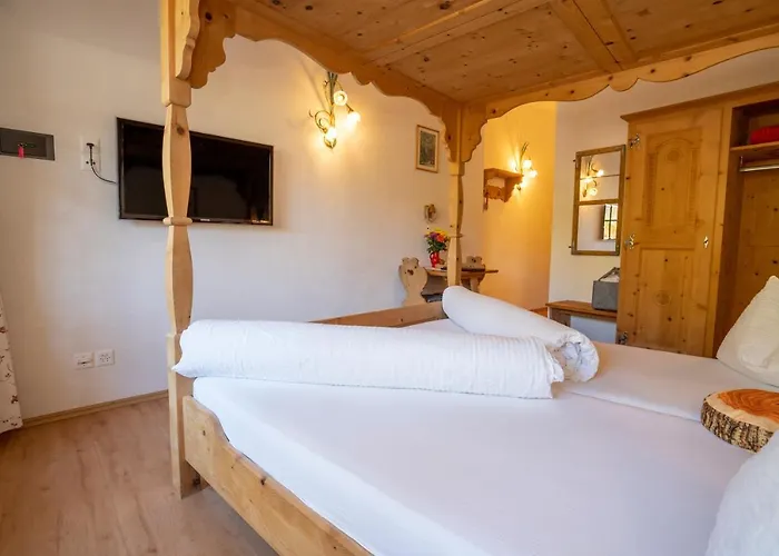 Crusch Alba Sta Maria Hotel 3*