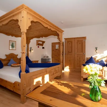 Crusch Alba Sta Maria سانتا ماريا فال موستير